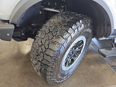 Used 2023 Ford Bronco Badlands image 33