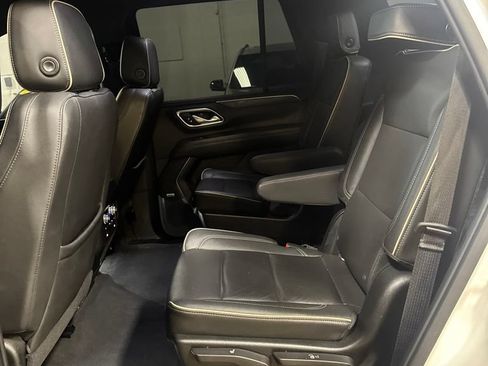 Used 2021 GMC Yukon SLT w/ SLT Premium Package AWD/4WD image 6