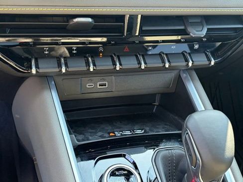 Used 2025 Chevrolet Colorado ZR2 w/ Technology Package image 16