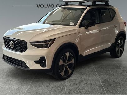 New 2025 Volvo XC40 B5 Plus w/ Protection Package Premier