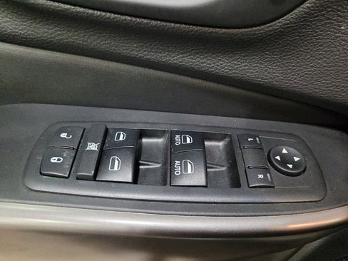 Used 2019 Jeep Cherokee Limited image 27