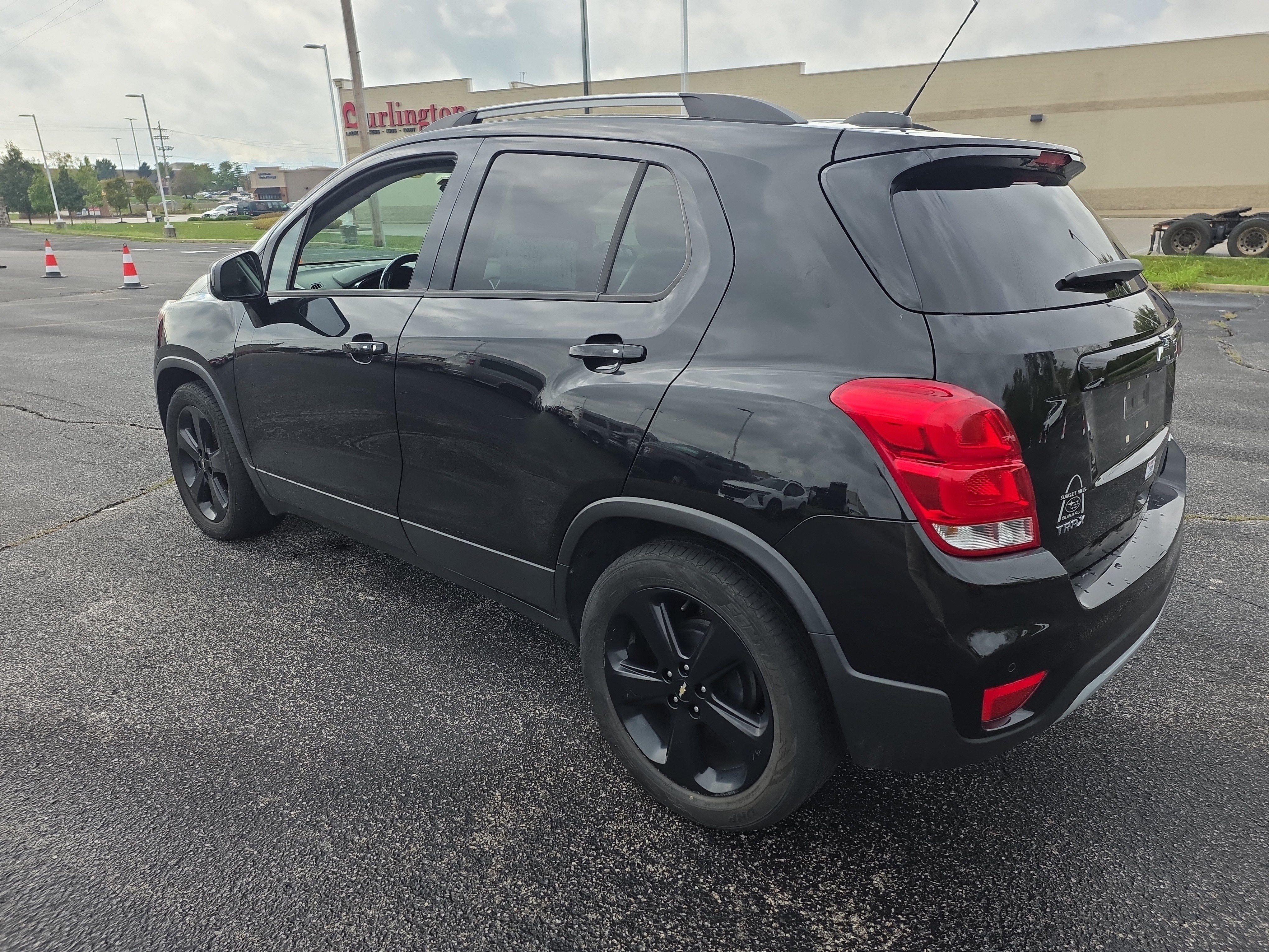 Used 2018 Chevrolet Trax Premier w/ Midnight Edition FWD image 6