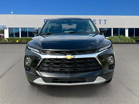Used 2023 Chevrolet Blazer LT image 2