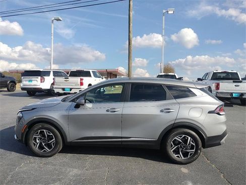 Used 2023 Kia Sportage LX image 4