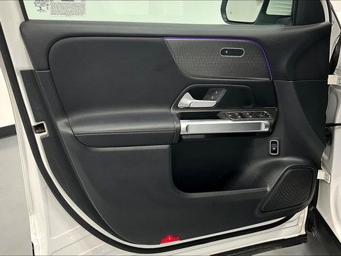 Used 2022 Mercedes-Benz GLB 250 image 21