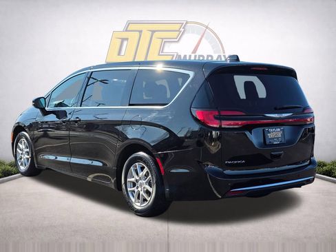 Used 2024 Chrysler Pacifica Touring-L FWD image 7