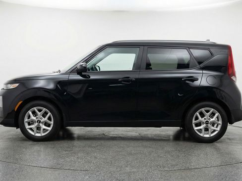 Used 2025 Kia Soul LX w/ LX Technology Package image 5