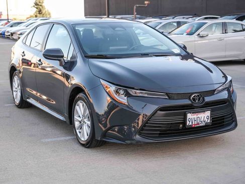 Certified 2025 Toyota Corolla LE FWD image 3