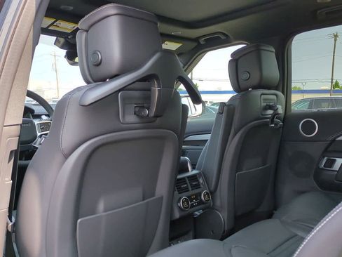 New 2025 Land Rover Discovery Dynamic SE image 18