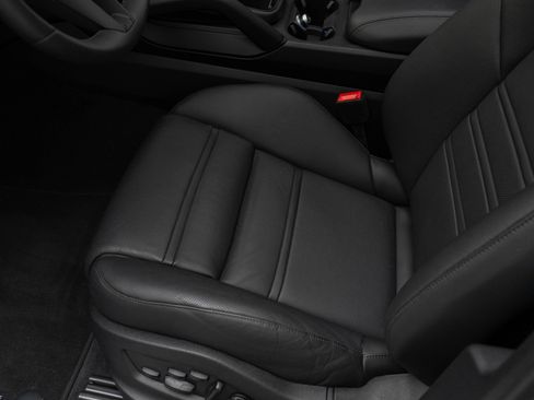 Used 2025 Porsche Cayenne S image 17