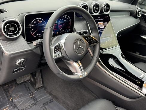 Used 2025 Mercedes-Benz GLC 300 4MATIC image 17