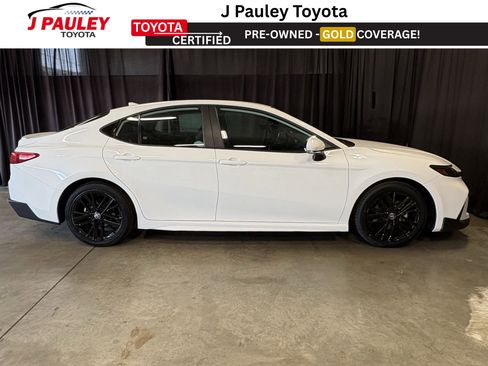 Used 2025 Toyota Camry SE image 26