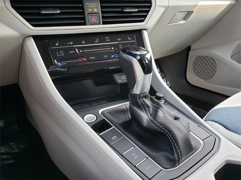 New 2025 Volkswagen Jetta SE image 10