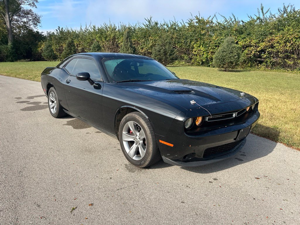 Used 2015 Dodge Challenger SXT RWD image 1