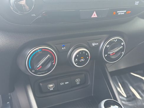 Certified 2026 Hyundai Venue SE FWD image 30