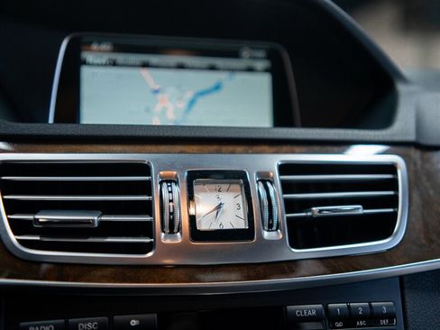 Used 2014 Mercedes-Benz E 350 4MATIC Sedan image 25