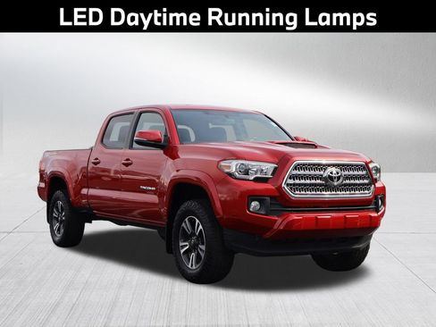 Used 2017 Toyota Tacoma TRD Sport w/ Tow Package AWD/4WD image 13