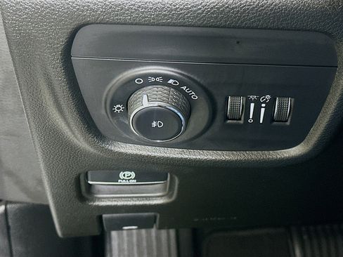 Used 2023 Jeep Grand Cherokee Limited w/ Black Appearance Package AWD/4WD image 17