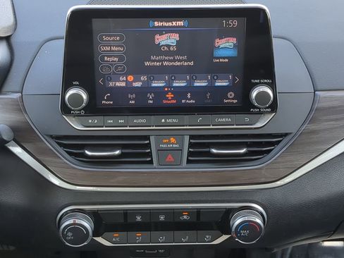 Used 2024 Nissan Altima 2.5 SV image 18