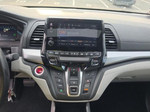 Used 2024 Honda Odyssey EX-L image 11
