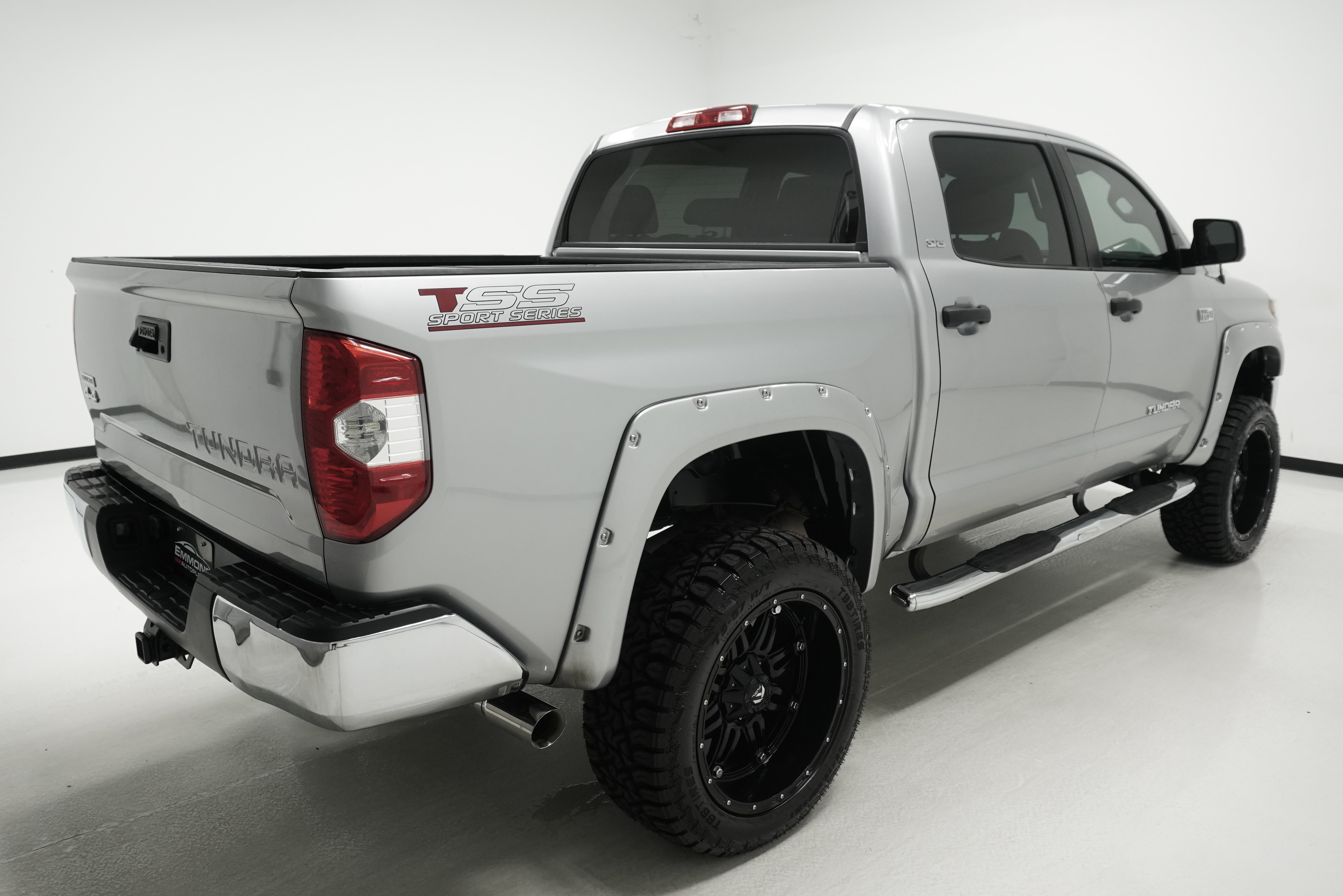 Used 2018 Toyota Tundra SR5 w/ SR5 Upgrade Package AWD/4WD image 4