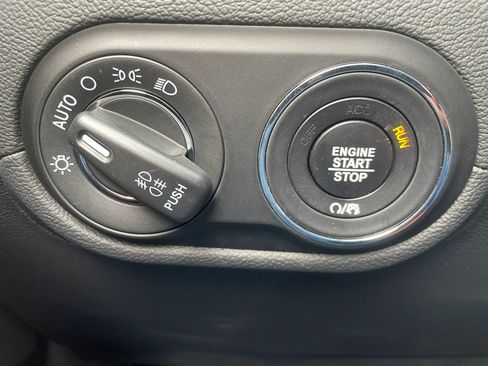 Used 2021 Maserati Levante image 10