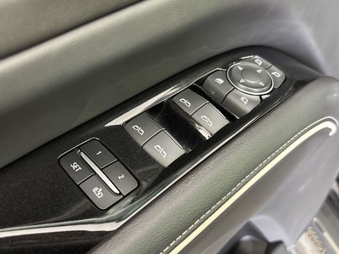 Used 2022 Cadillac Escalade Premium Luxury w/ Performance Package AWD/4WD image 15
