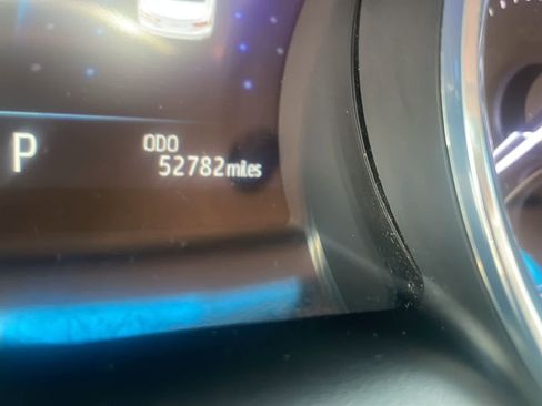 Used 2020 Toyota Camry XLE image 3