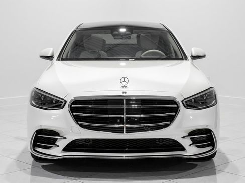 Used 2022 Mercedes-Benz S 580 4MATIC Sedan image 2