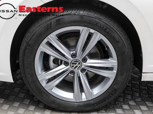 Used 2023 Volkswagen Jetta SE w/ Panoramic Sunroof Package image 55