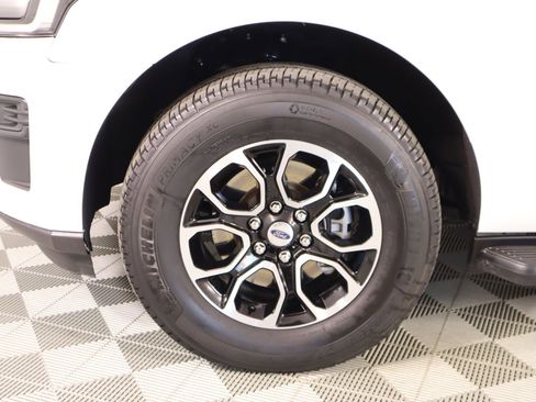 Used 2024 Ford Expedition Max XLT image 19