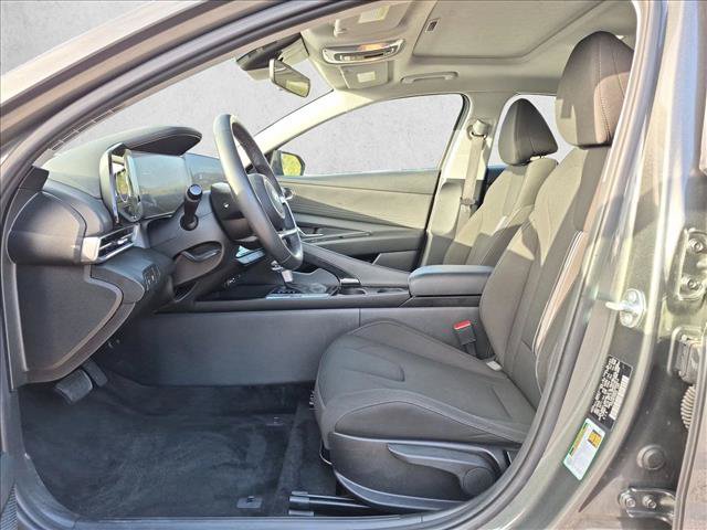 Used 2025 Hyundai Elantra SEL FWD image 16