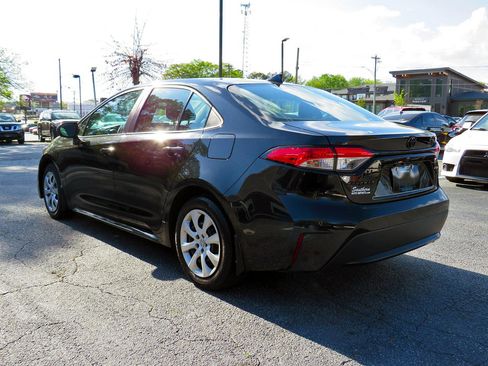 Used 2021 Toyota Corolla LE image 9