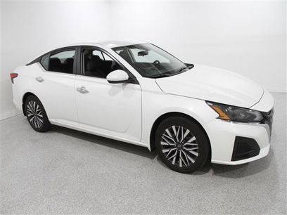 Used 2023 Nissan Altima 2.5 SV