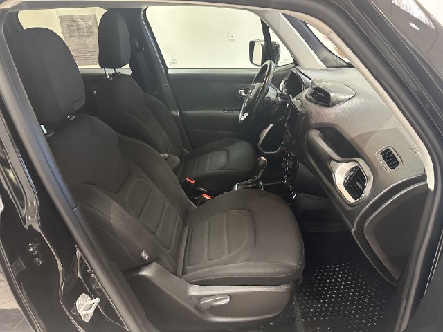 Used 2020 Jeep Renegade Latitude w/ Cold Weather Group AWD/4WD image 6