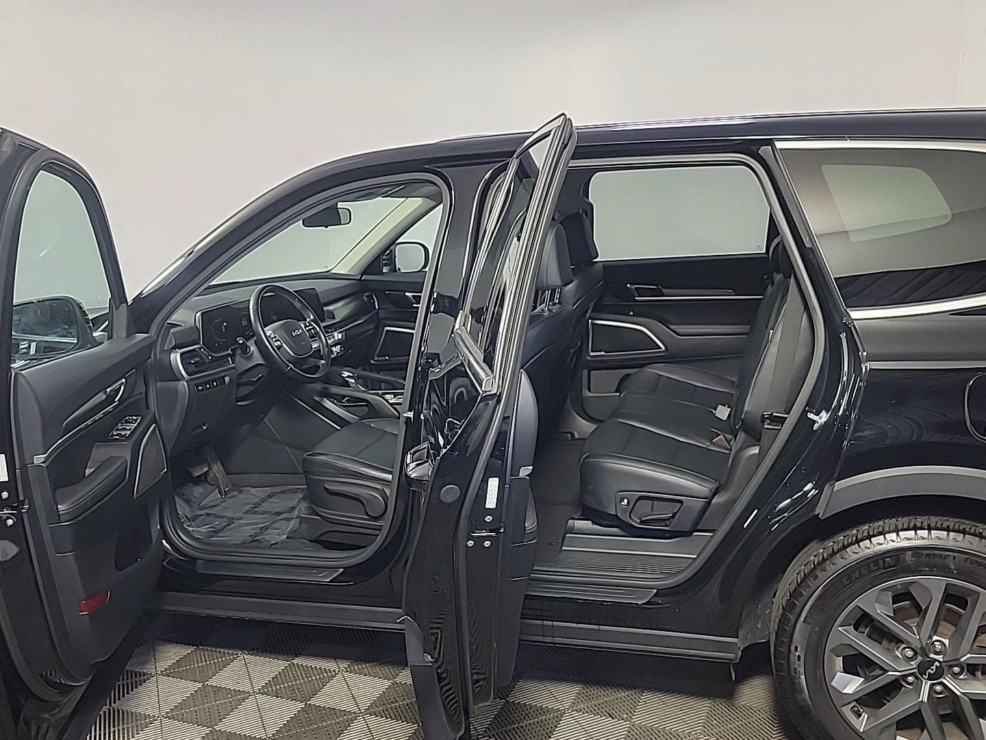 Certified 2023 Kia Telluride LX AWD/4WD image 16