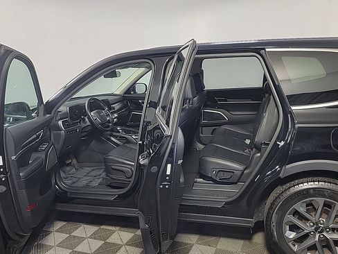 Used 2023 Kia Telluride LX AWD/4WD image 16
