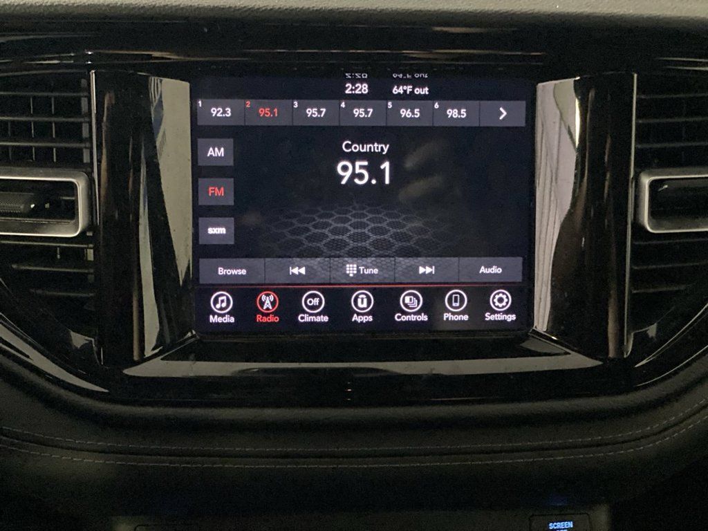 Used 2022 Dodge Durango SXT w/ Blacktop Package RWD image 12