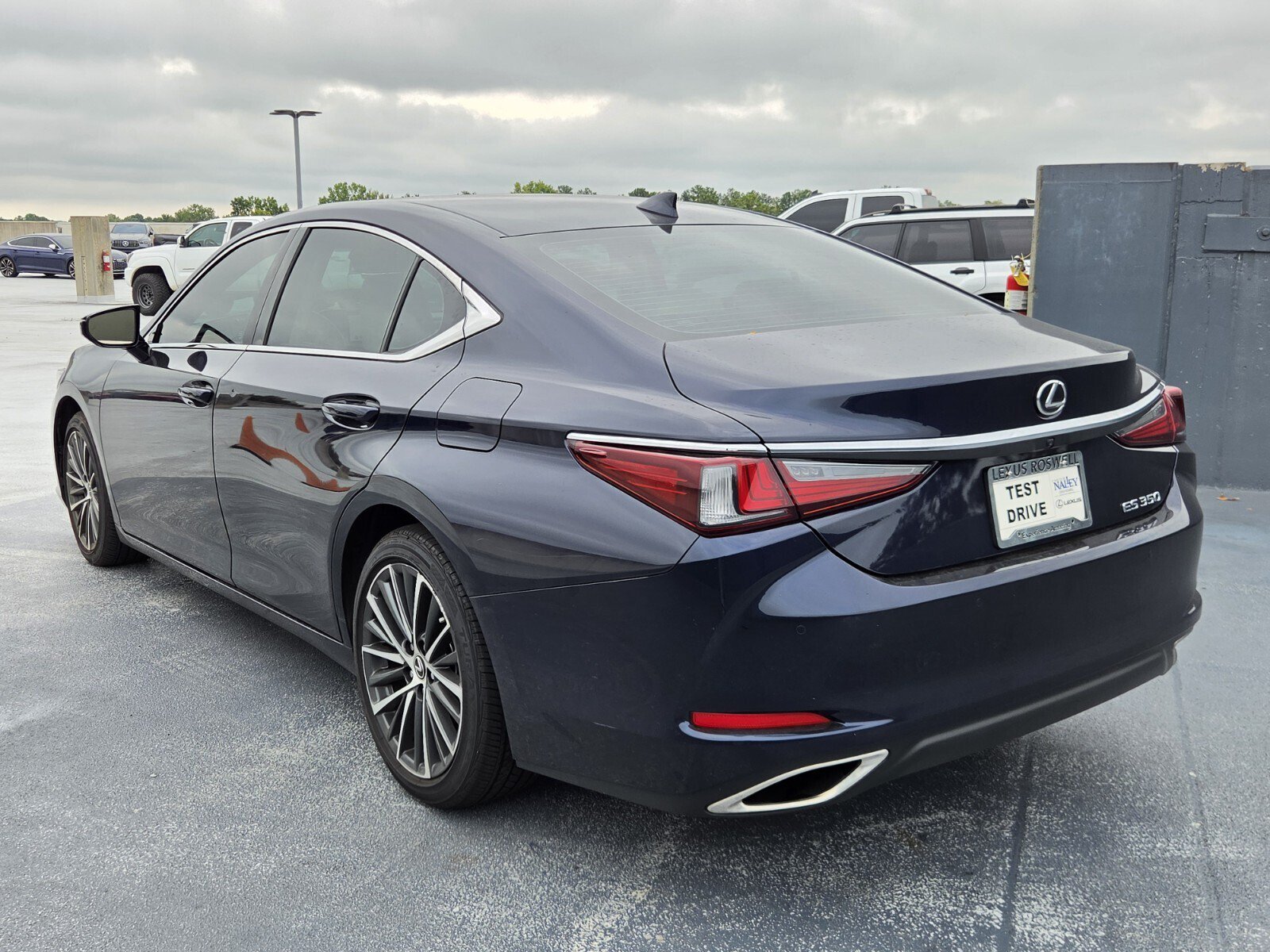 Used 2025 Lexus ES 350 w/ Premium Package FWD image 3