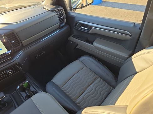 Used 2024 Chevrolet Silverado 1500 ZR2 w/ Technology Package image 32