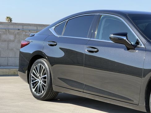 Certified 2025 Lexus ES 300h w/ Premium Package FWD image 5