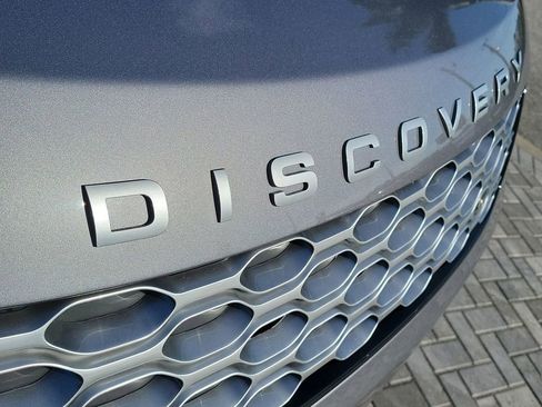 New 2025 Land Rover Discovery S image 9