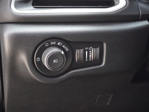Used 2026 Chrysler Pacifica Select FWD image 20