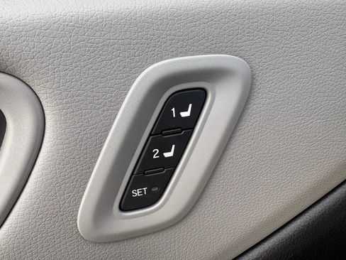 Certified 2025 Honda Pilot Touring image 11