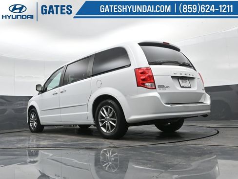 Used 2016 Dodge Grand Caravan SE image 46