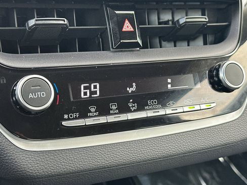 Used 2023 Toyota Corolla LE image 19