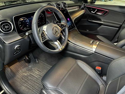 Used 2025 Mercedes-Benz GLC 300 4MATIC image 24