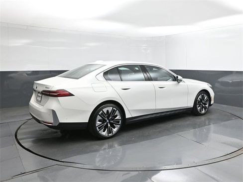 New 2026 BMW 530i w/ Premium Package image 15