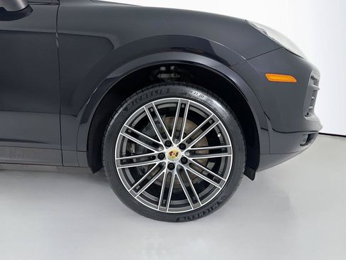 Used 2022 Porsche Cayenne S Platinum AWD/4WD image 29
