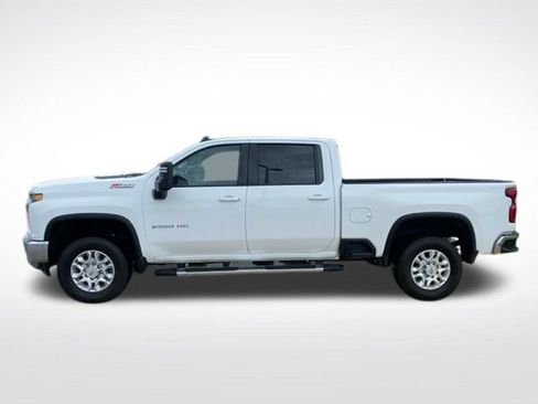 Used 2023 Chevrolet Silverado 2500 LT w/ Convenience Package AWD/4WD image 2